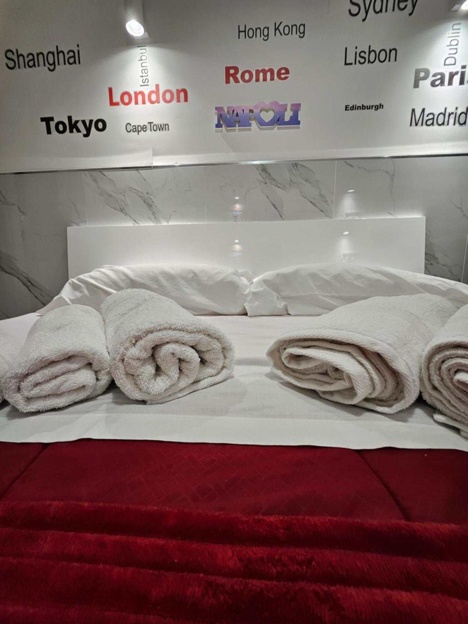 Suite San Gennaro Bis เนเปิลส์ ภายนอก รูปภาพ